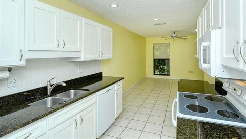 4635 Oak Forest