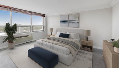 5733 N Sheridan Road