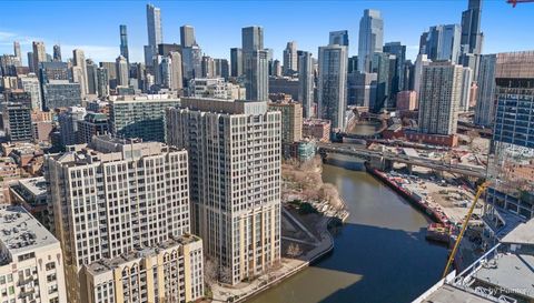 700 N LARRABEE Street