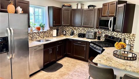 150 Delafield Ln
