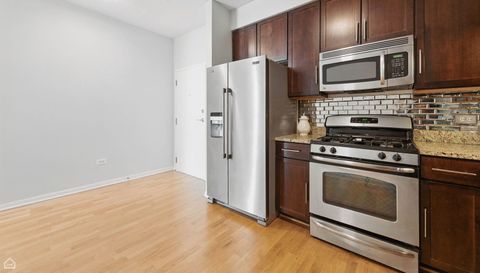 1134 W Granville Avenue