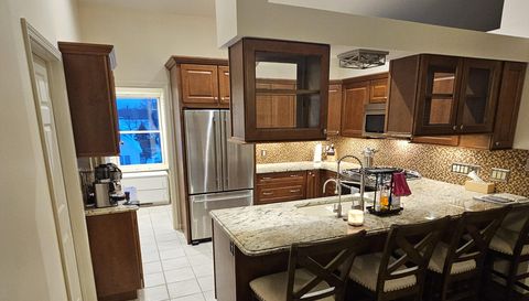 11815 N Lake Side Dr