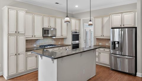 2979 Gateland Square