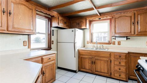 913 E Chain Of Rocks Road