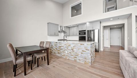 1301 N Lakeshore Dr