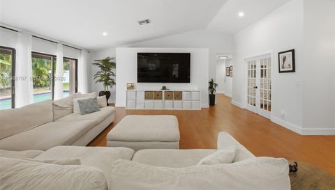 395 89th Ln