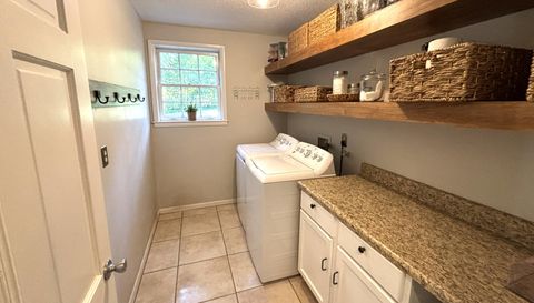 5911 N Shenandoah Rd