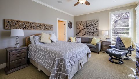 4209 N Oak Pointe Ct NE