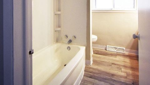 2426 Montgomery Ave NW