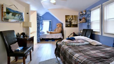 1814 N Sawyer Avenue