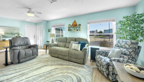 1015 SPINDLE PALM WAY