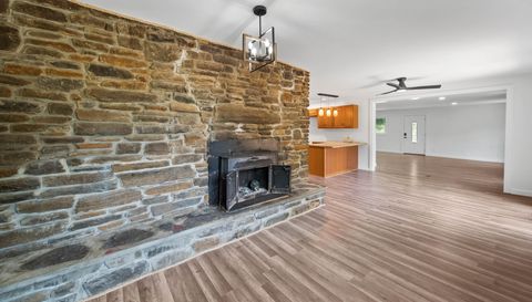 1218 Sweet Creek Rd