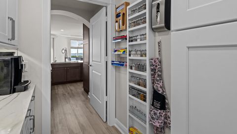 6061 Silver King Blvd