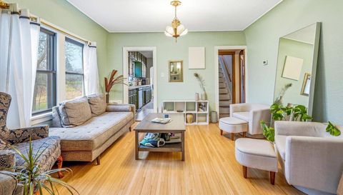 2533 Snelling Curve