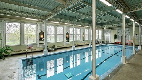 5555 N Sheridan Road