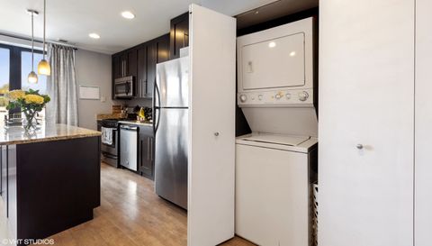 1600 N HALSTED Street