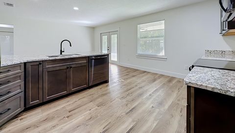 14217 Camelot Pl