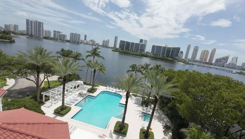 3135 NE 184th St APT 2104