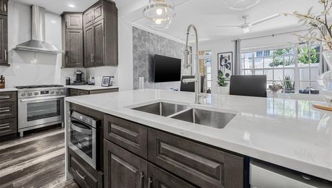 313 INNER HARBOUR CIRCLE