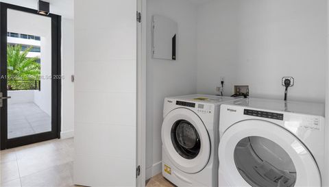 1930 Bay Dr Second Level Un