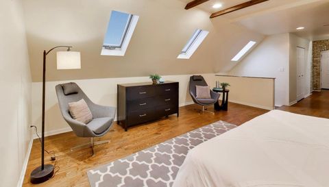 3358 N Monticello Avenue