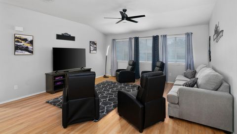 807 Clarence Bohls LN