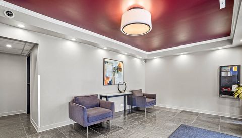 3900 N Pine Grove Avenue