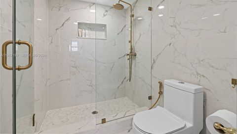 3500 Mystic Pointe Dr