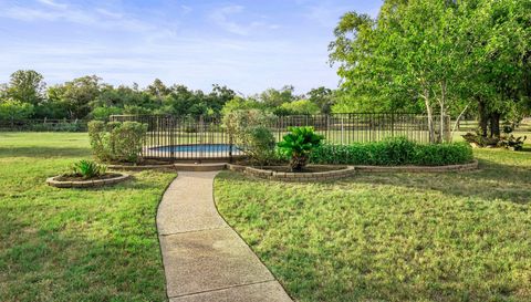 320 Woodland Oaks TRL