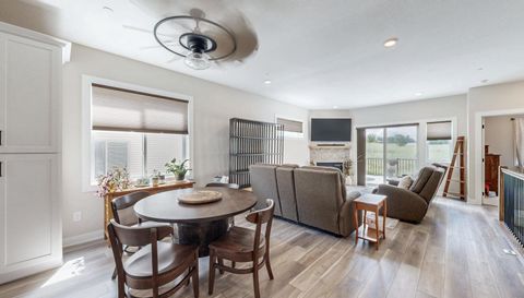 698 Shardlow Place NE