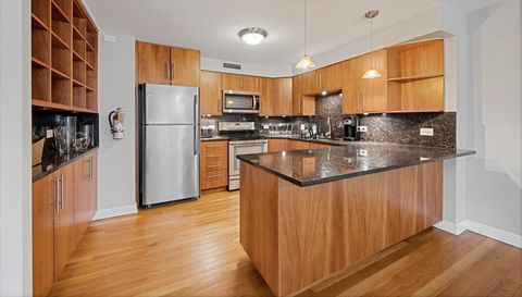 5855 N SHERIDAN Road