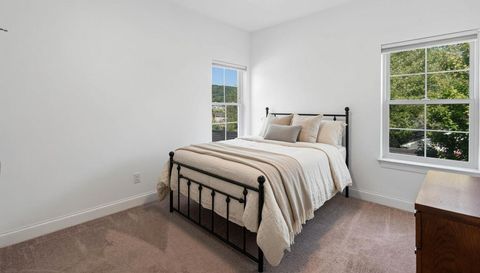 394 Kellwood Dr