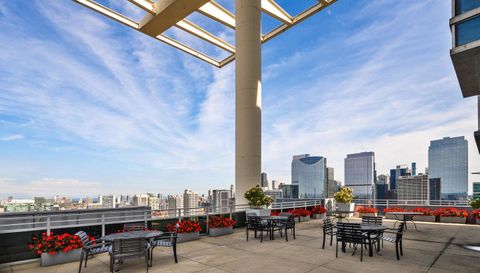 737 W Washington Boulevard