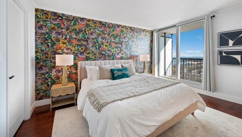 5855 N SHERIDAN Road