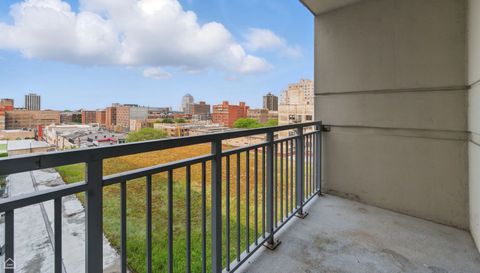 1134 W Granville Avenue