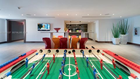 300 Sunny Isles Blvd