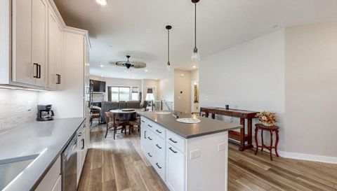 698 Shardlow Place NE