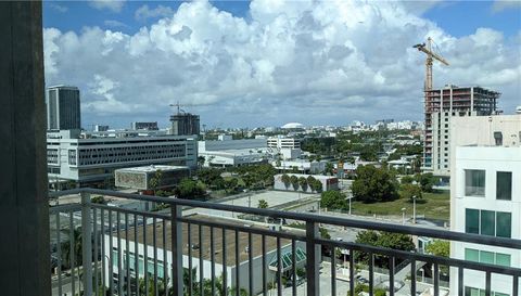 2275 Biscayne Blvd