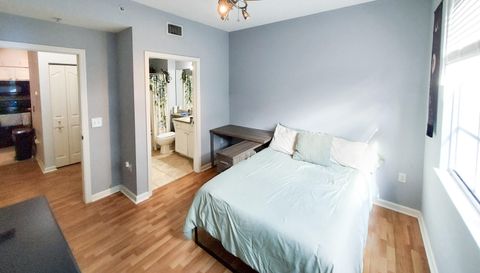 2204 Myrtlewood Cir E