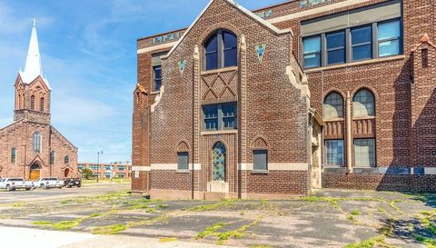 220 Lakeshore Drive E