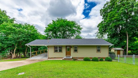 275 Lawrence Dr