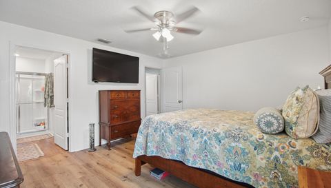17 Ruth Dr