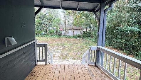 814 E INDIANA AVENUE