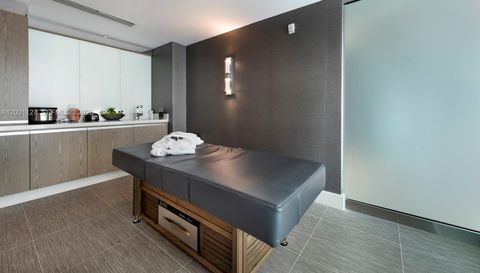 300 Sunny Isles Blvd