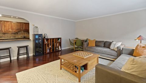 6118 N Sheridan Road