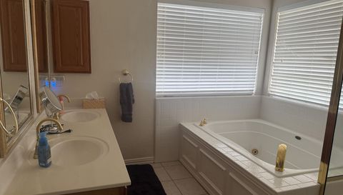1086 Woodbriar Dr