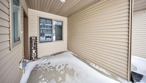 698 Shardlow Place NE