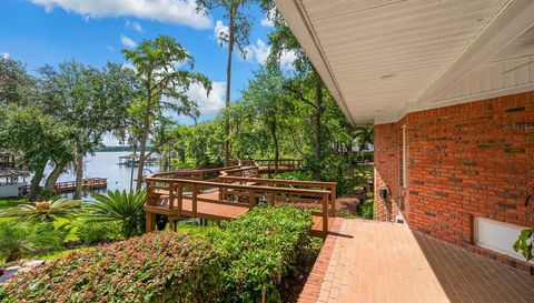 996 NW SCENIC LAKE DRIVE
