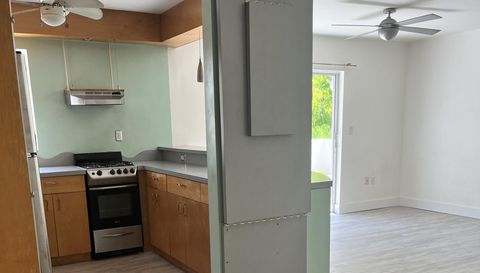 240 Collins Ave APT 2B