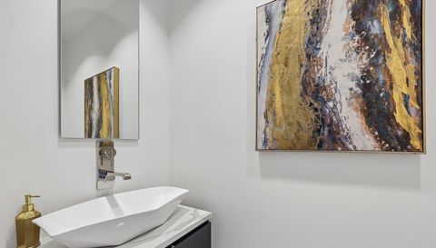 2408 Victory Park Ln